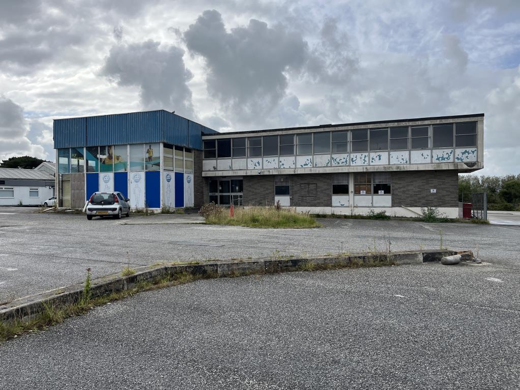 Lot: 58 - TRADING ESTATE WITH POTENTIAL - Building 1